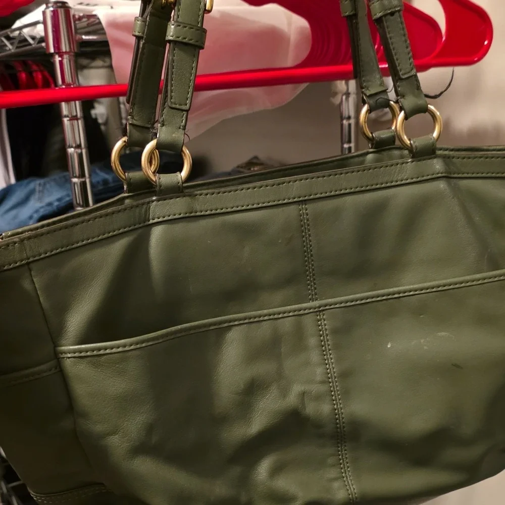 Coach Green Tote Logo Accent Zip Closure Inner Pockets Solid Pattern Women's